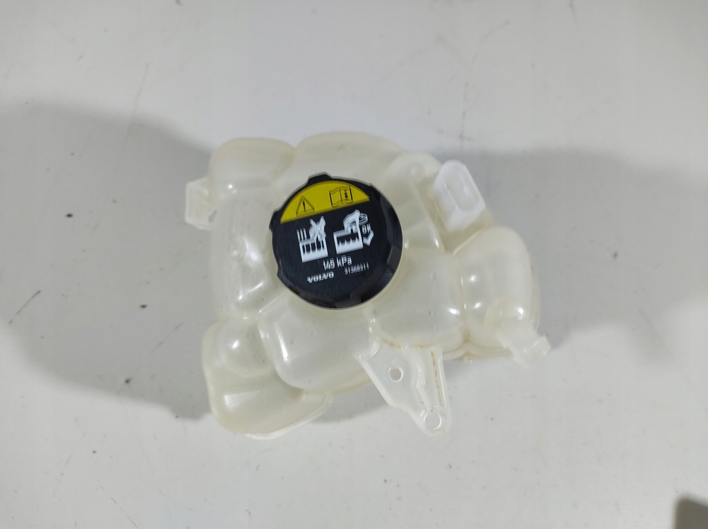 фото №13, Volvo v60 18r- бачок расширительный