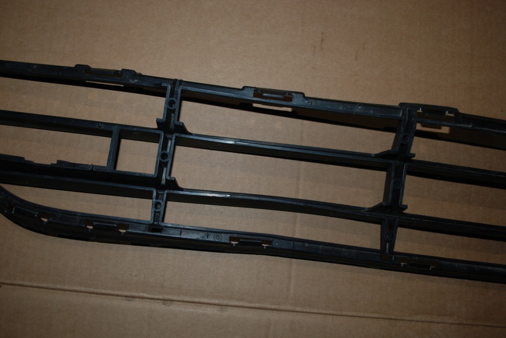 Volvo xc90 2 средняя решётка решётка  бампера оригинальный номер 32227520 Киев