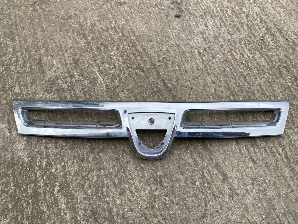 фото №1, Хром решетка 620780003r dacia duster i