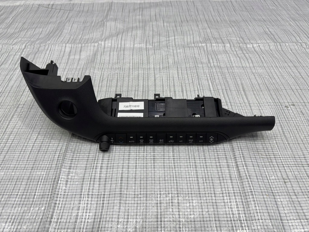 Купити Панель керування вентиляція jeep avenger 7357711610