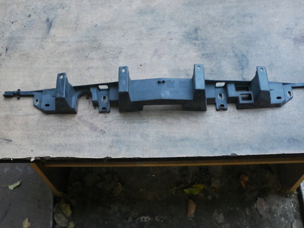 фото №1, Opel astra j gtc pas кронштейн решетка 13264603 оригинальный номер