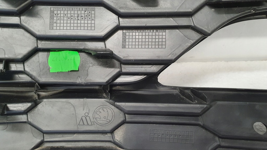 фото №9, Skoda octavia iv 4 решітка бампера права оригінал