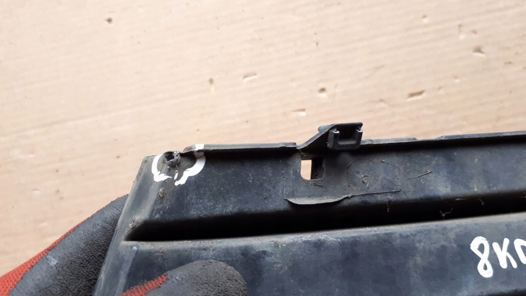 Купить A4 b8 решётка бампера правый перед 8k0807682