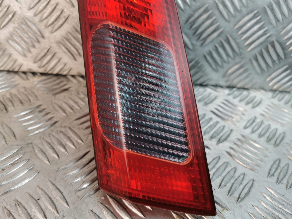 Лампа крышки 60685981 alfa romeo 156 правая задняя Доставка