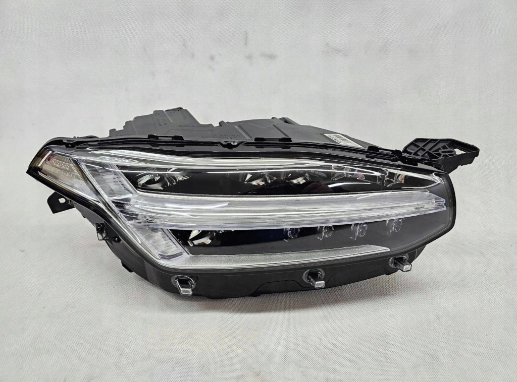 Купить Volvo xc90 2 2015+ фара перед правый  full led active high beam 31677039