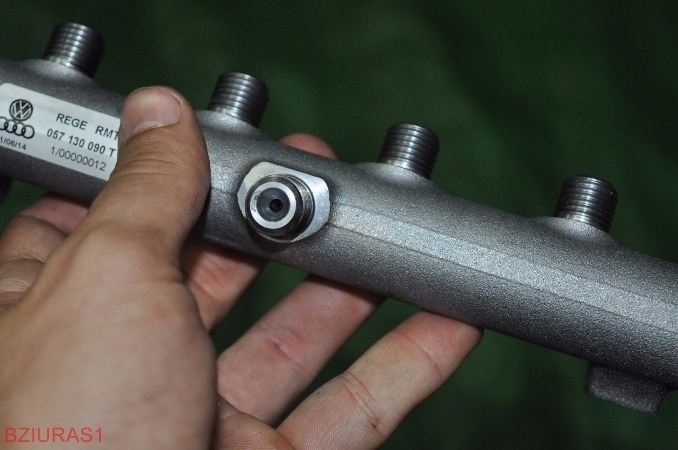 фото №12, Молдинг впрыскная 4.2tdi vw touareg lift 057130090t