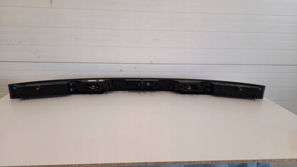 Фара задняя середина land rover range rover l460 22- w крышке  m8e2-15c436a2 в Украине