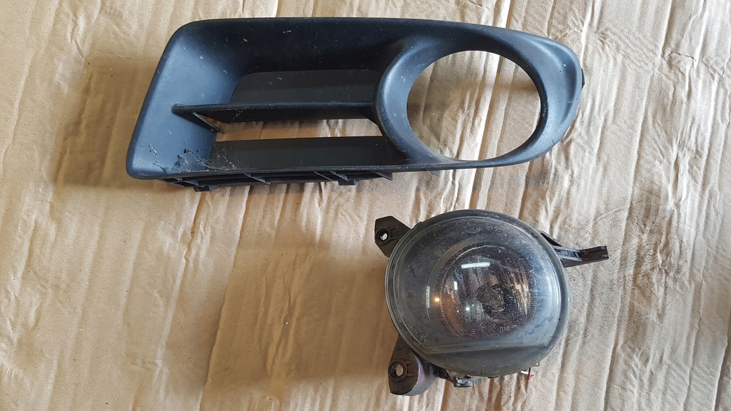 фото №1, Toyota corolla e12 04-06 противотуманная фара решётка левый