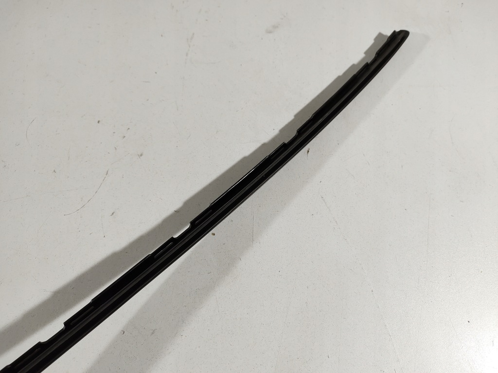 фото №16, Volvo v40 12- молдинг стекло левая