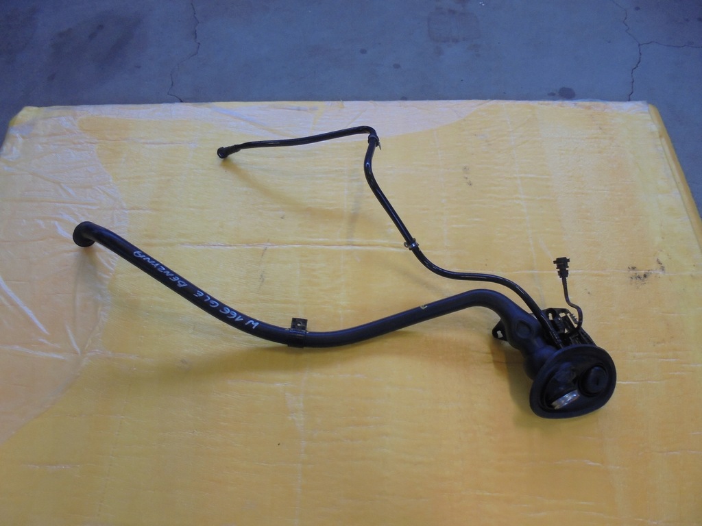 фото №1, Mercedes ml gle w166 suv заливная горловина труба бака adblue ad blue