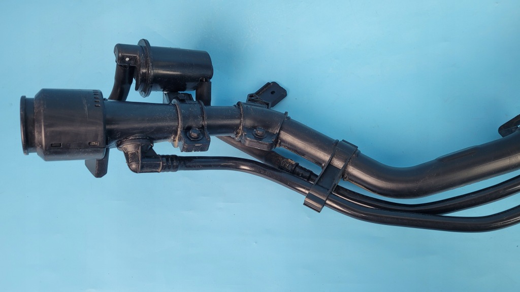 Kia sportage v 23r заливна горловина труба пального 31030-r2000 Доставка