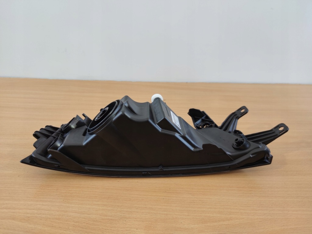 фото №2, Skoda rapid po liftingu правий протитуманна фара idealny 17r+