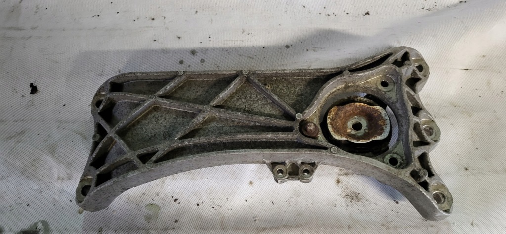 Купить Кронштейн подушка коробки передач maserati ghibli quattroporte 670003632