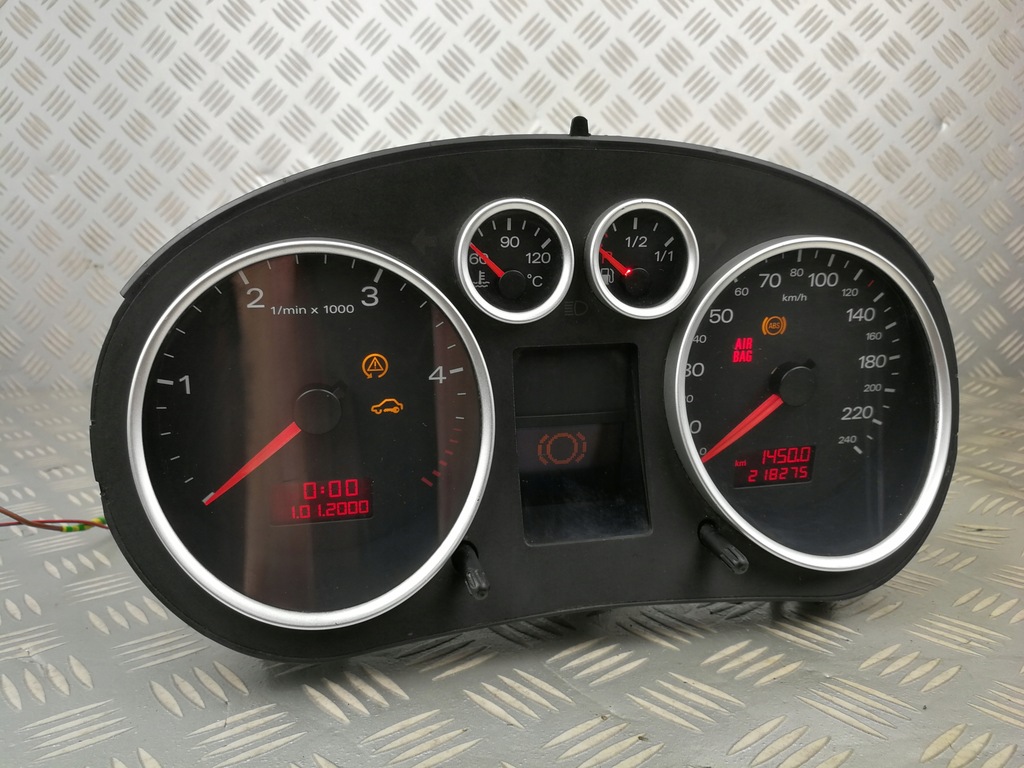 фото №8, 8z0920900m счетчик приборы дисплей półfis audi a2 1,4 tdi europa