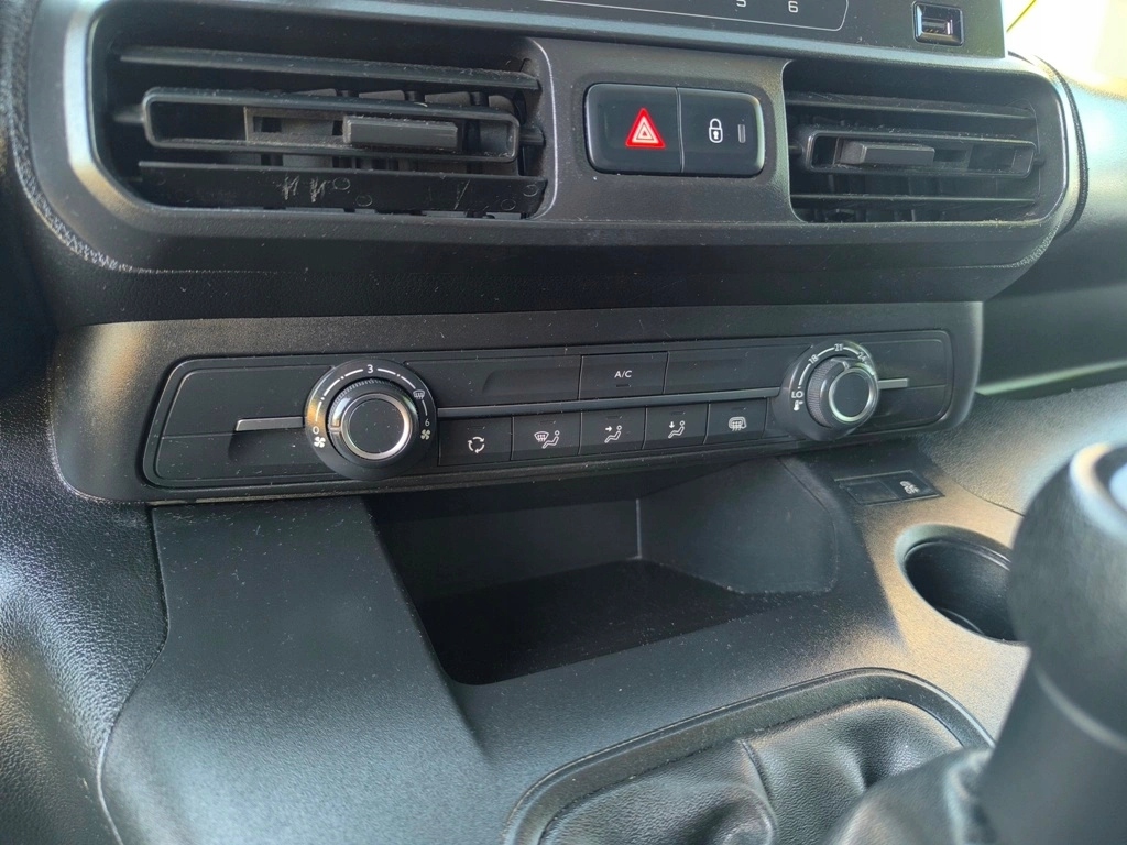 фото №1, Toyota proace city opel combo e панель обдув кондиционера europa