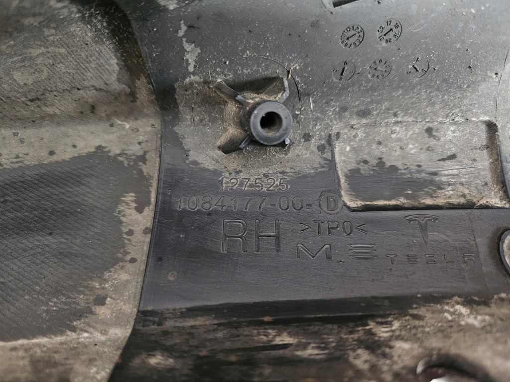 Купить Бампер перед передний tesla model 3 2017- 1084177-00 полный хороший оригинал