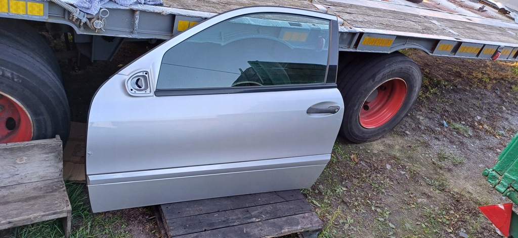 фото №2, Mercedes w203 дверь левая coupe 744