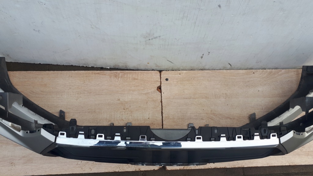 фото №10, Audi a4 8w0 15- бампер передний решётка радиатора 8w0807437