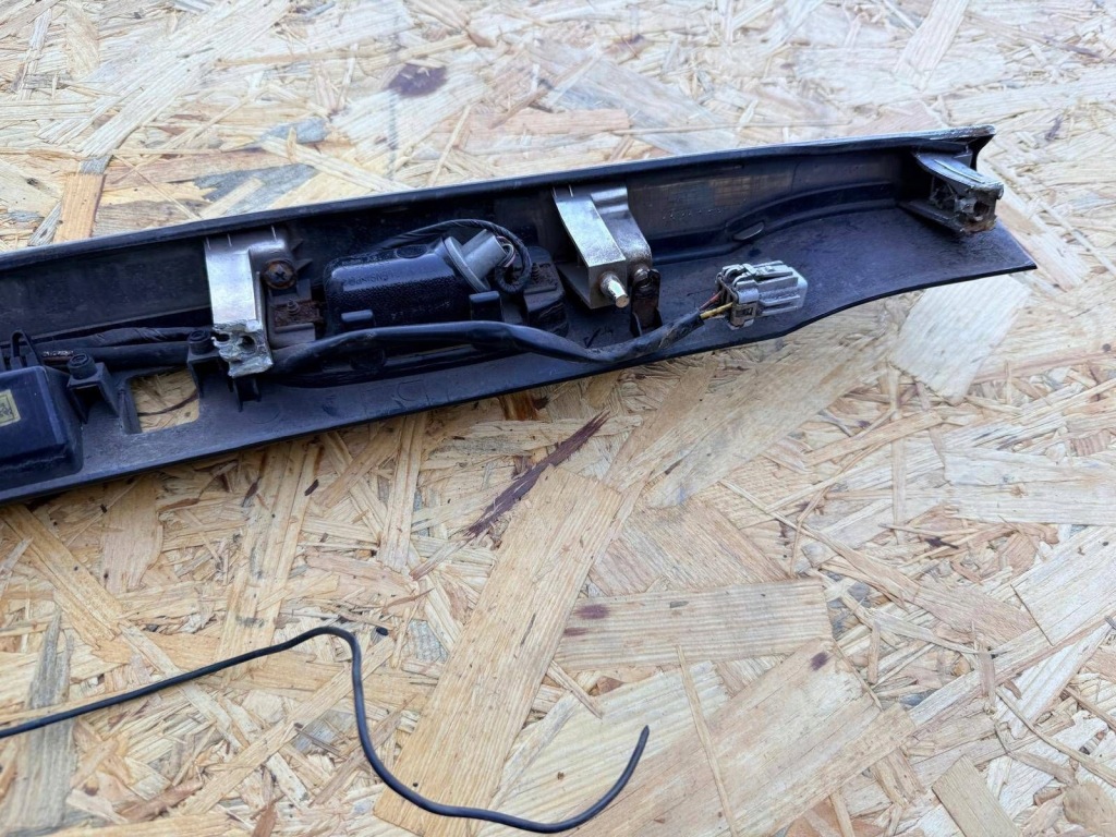 Накладка крышки под камера заднего вида hyundai i40 универсал 87312-3z100 Недорого