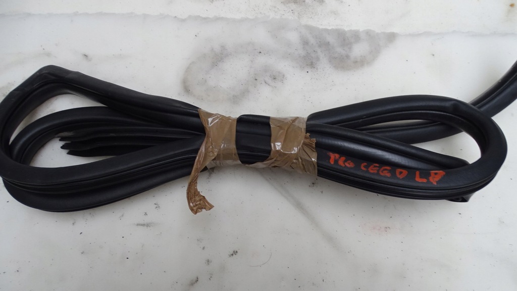 фото №1, Прокладка кузовна двері права kia pro ceed 06-