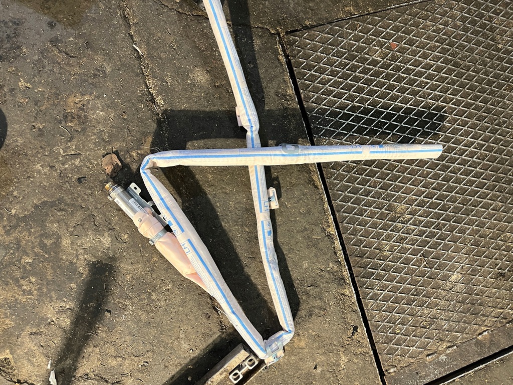 фото №1, 114 bmw 2 f45 шторка безпеки ліва