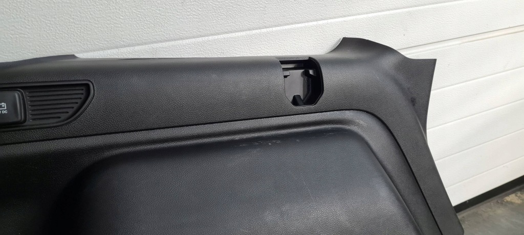 Jeep grand cherokee wl 2022 обшивка оббивка багажника лівий задній короткий в Україні