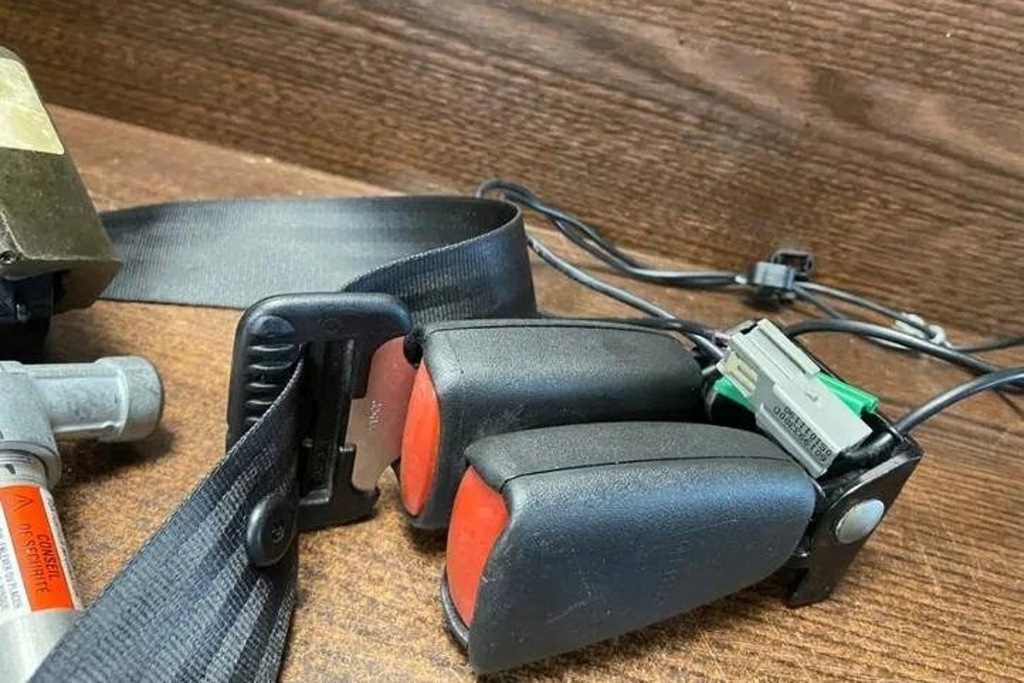 фото №10, Pas безпеки задній лівий volvo s40 ii ms 30661796 2.0l дизель 100kw