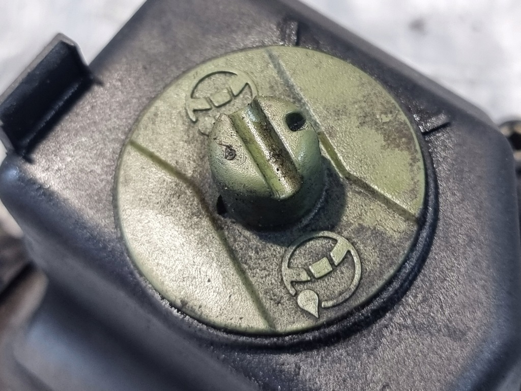 фото №9, Бачок підсилювача оригінальний номер 1j0422371b vw golf iv 4 98r