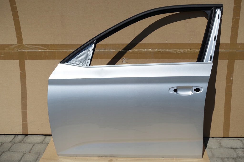 фото №1, Skoda scala 657 дверь передние левая la7w