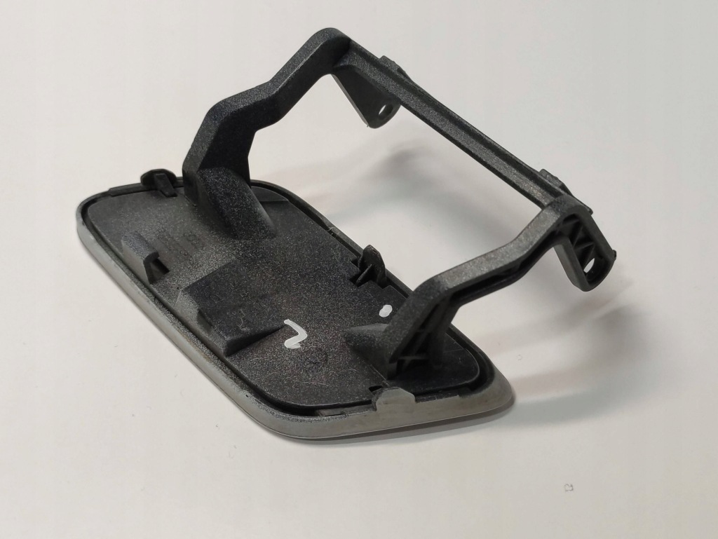 Audi q5 8r заглушка распылителя правый перед 8r0955276c Недорого