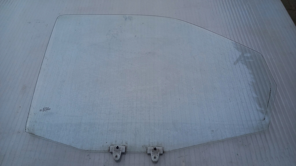 фото №1, Стекло правая перед mercedes benz vito w638 98r