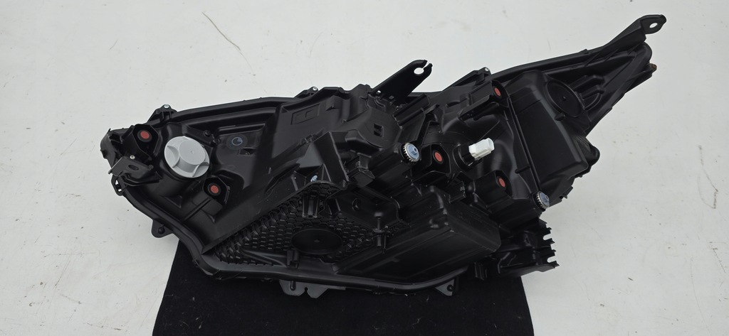 фото №7, Toyota bz4x лампа передня права перед led