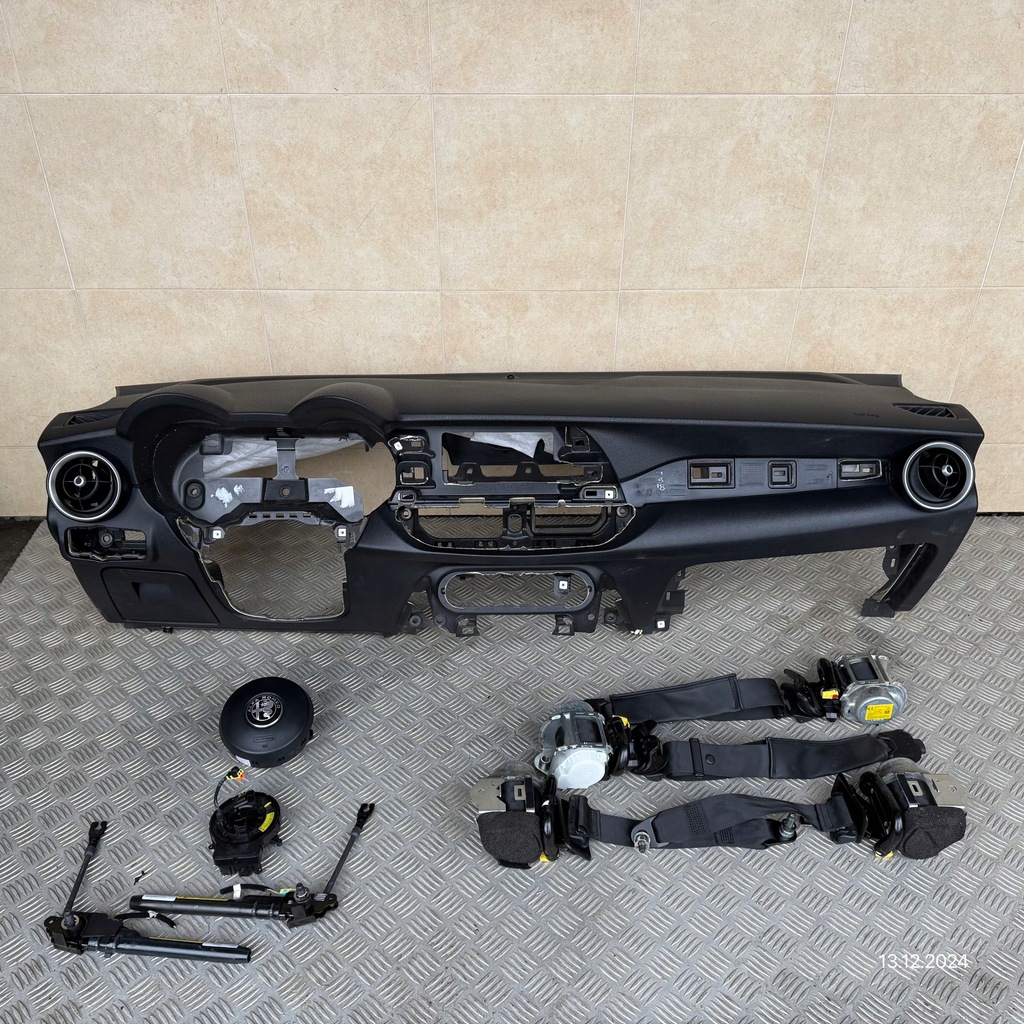 фото №1, Приборная панель комплектная подушка безопасности консоль ремни приборная панель alfa romeo stelvio 2018 rok