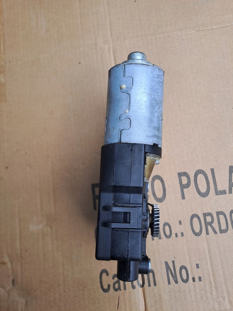 фото №6, Моторчик жалюзи панорамы крыша peugeot 5008 i