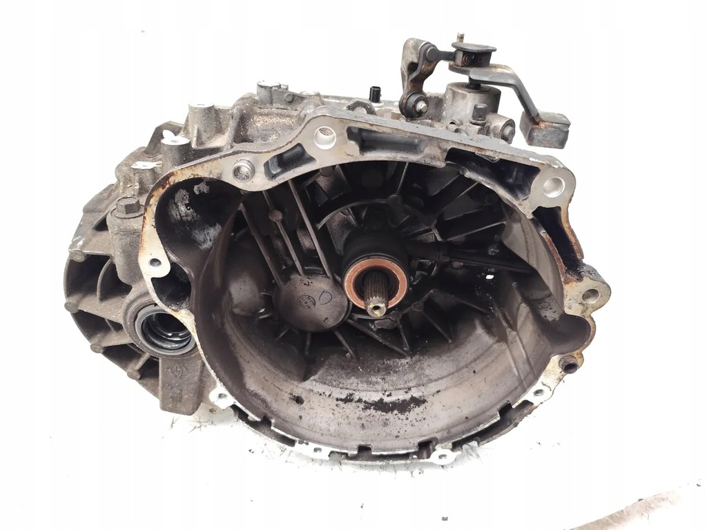 фото №10, Ssangyong xlv механическая 6-ступенчатая коробка передач передач e-xdi 160 дизель 2018 suv