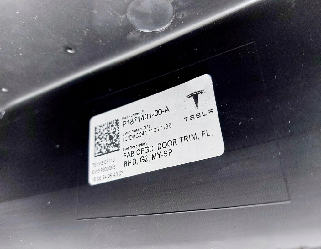 Купити Tesla y model y 24r. обшивка оббивка двері лівий перед 1871401-00-a
