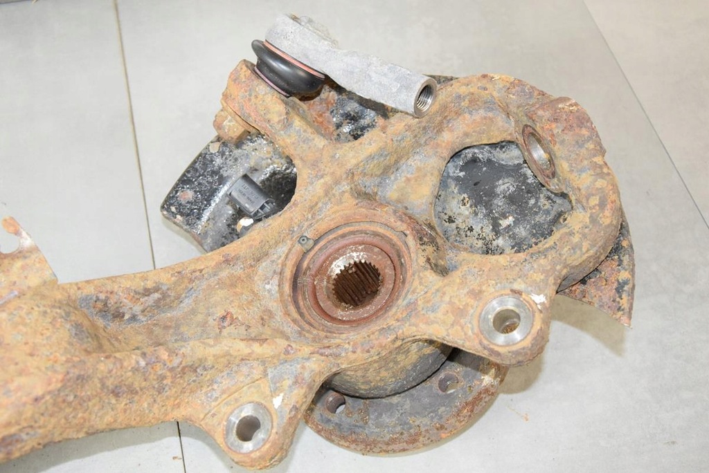 фото №5, Vw amarok поворотный кулак правая перед 2h0258d