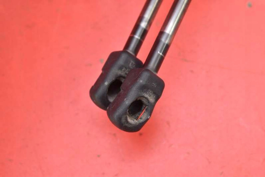 фото №5, Привід амортизатори кришки 13258179 opel astra 4 iv j 5d hb 09-12