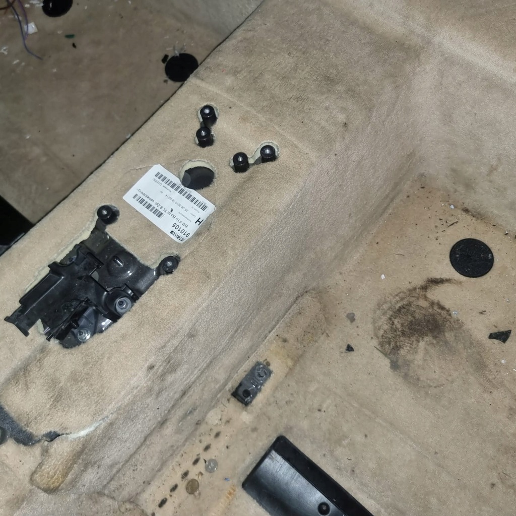 фото №7, Обшивка килимок bmw f10 f11 eu