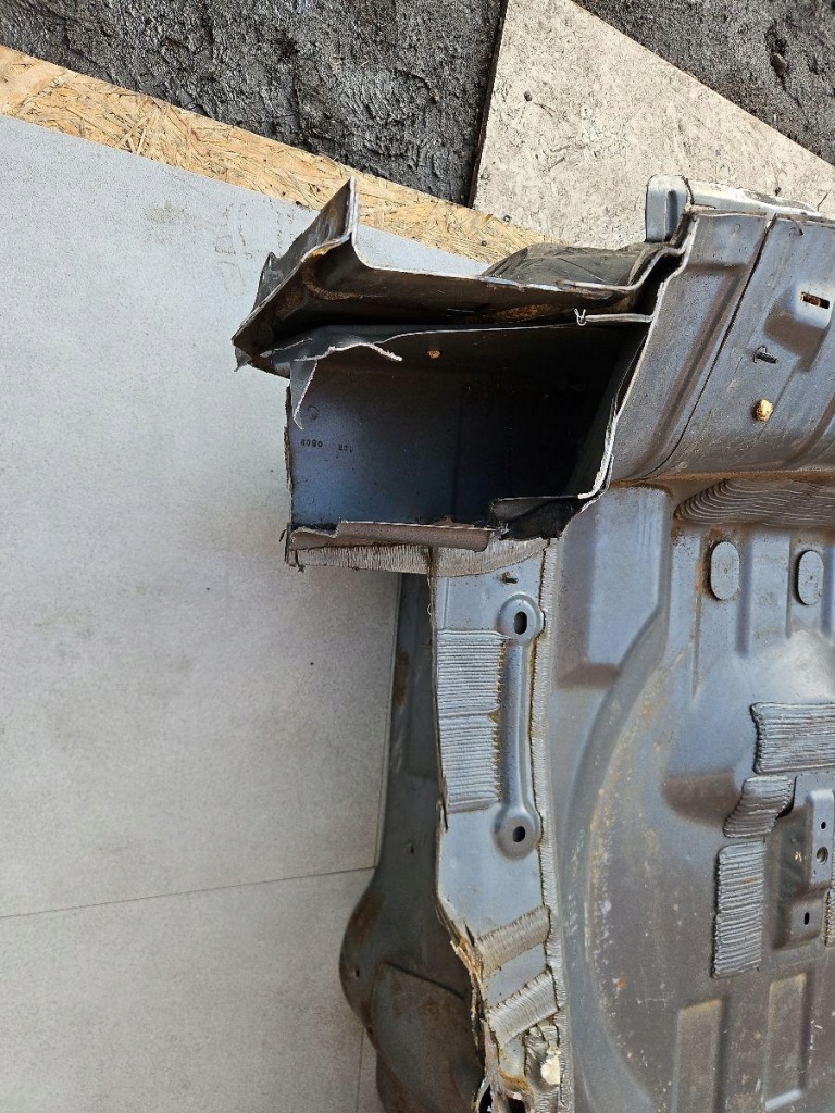 фото №8, Jeep grand cherokee wk2 10-22r pas задний поддон ниша