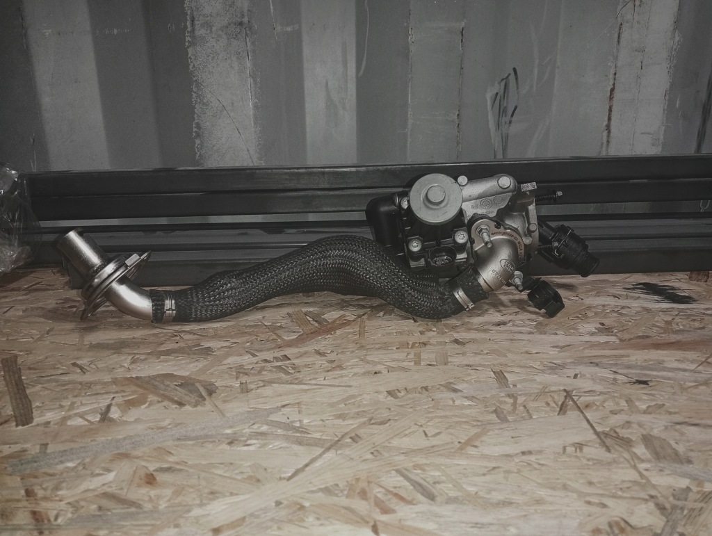 фото №1, Jaguar xe x760 2.0d шланг труба egr g4d3-9f468-ea