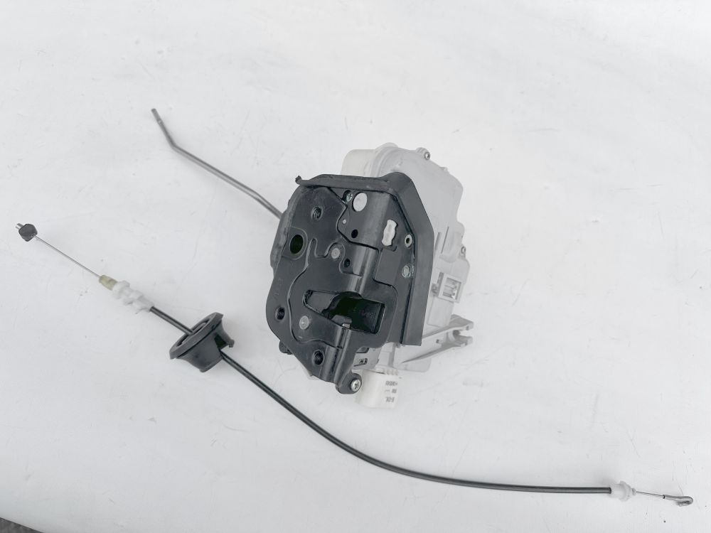 Купить Audi a4 b7 замок дверь перед левое  8e1837015aa