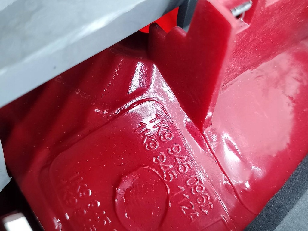 фото №8, Лампа задня права vw golf v 1k9945096d 1k9945112a kombi