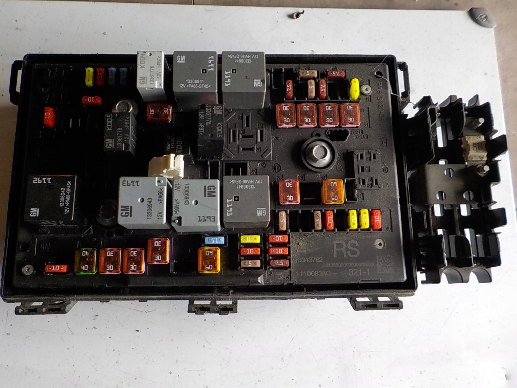 Купити Opel astra j bsi модуль uch 13343762 rs