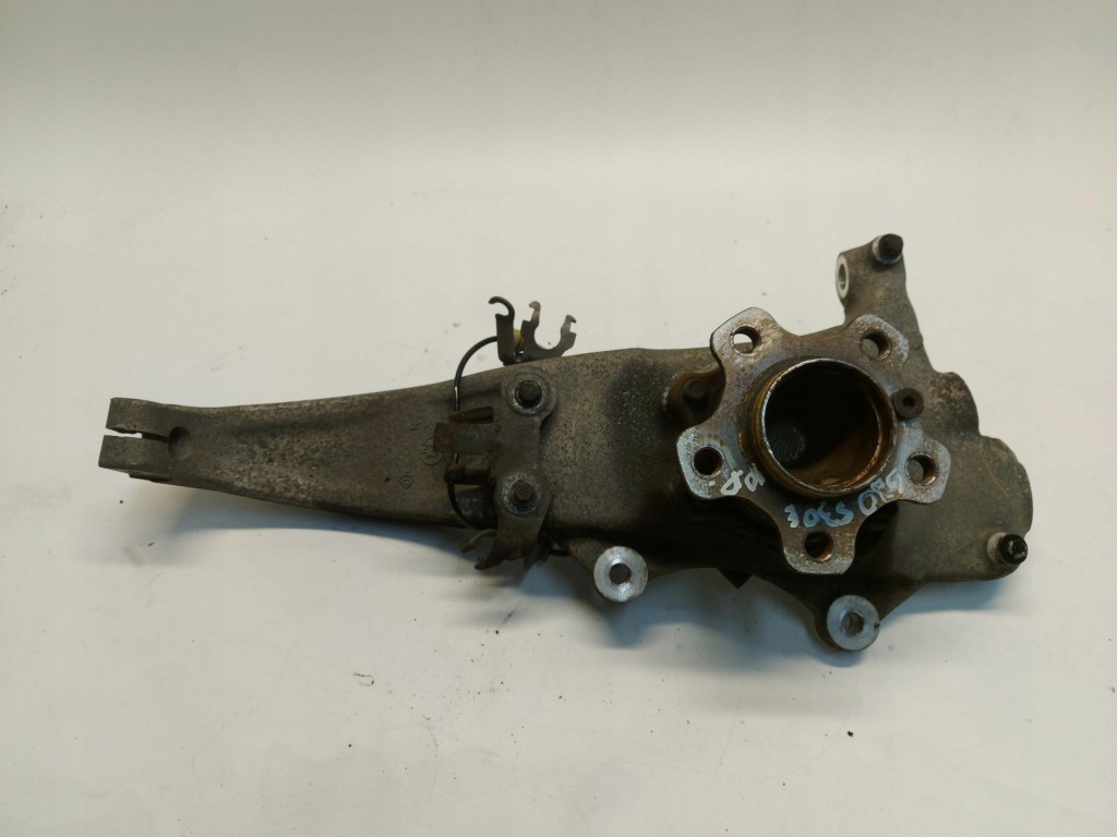 Bmw g30 530e поворотный кулак правая  перед 6884382-02 в Украине