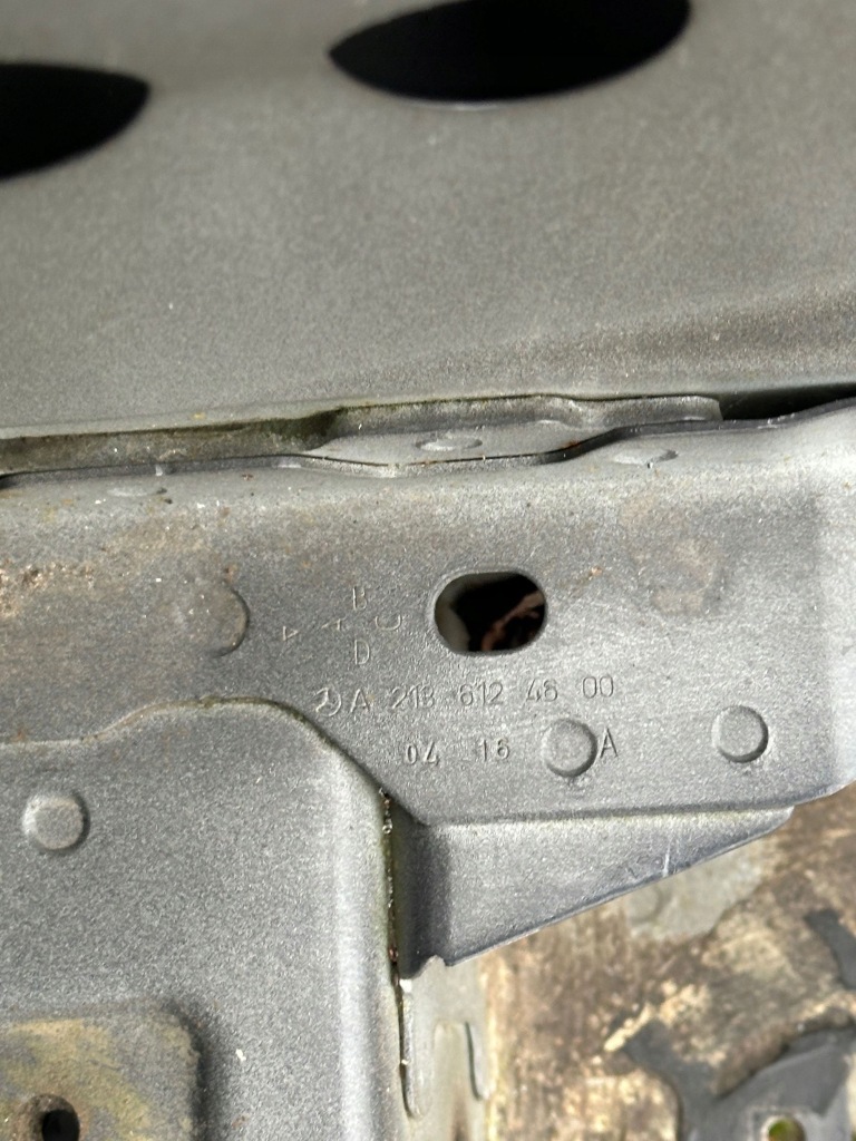 Панель фары обшивка правое задняя pas mercedes e w213 sedan 2136303403 оригинал Недорого