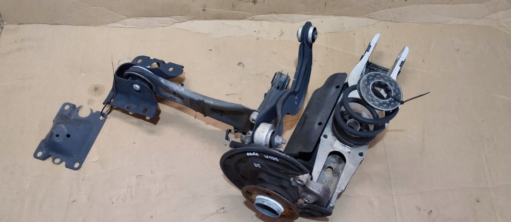 Купить Поворотный кулак рычаг ступица левый задний  mercedes a45 s a35 amg w177 a1773501900