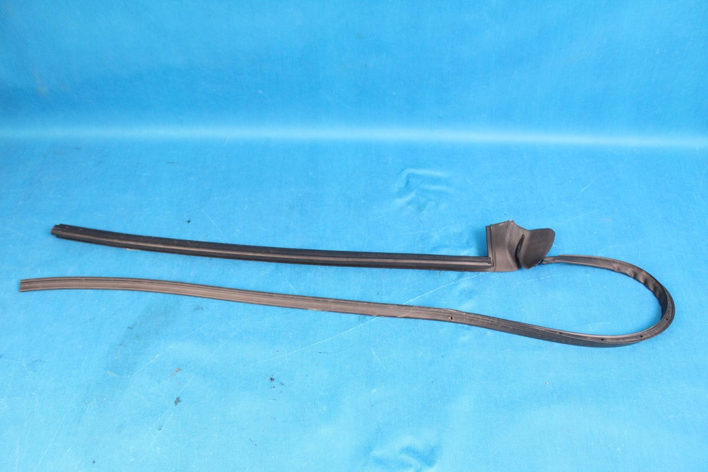 фото №1, Vw t-roc cabrio прокладка двері лівий перед 2gc837479c 2021r