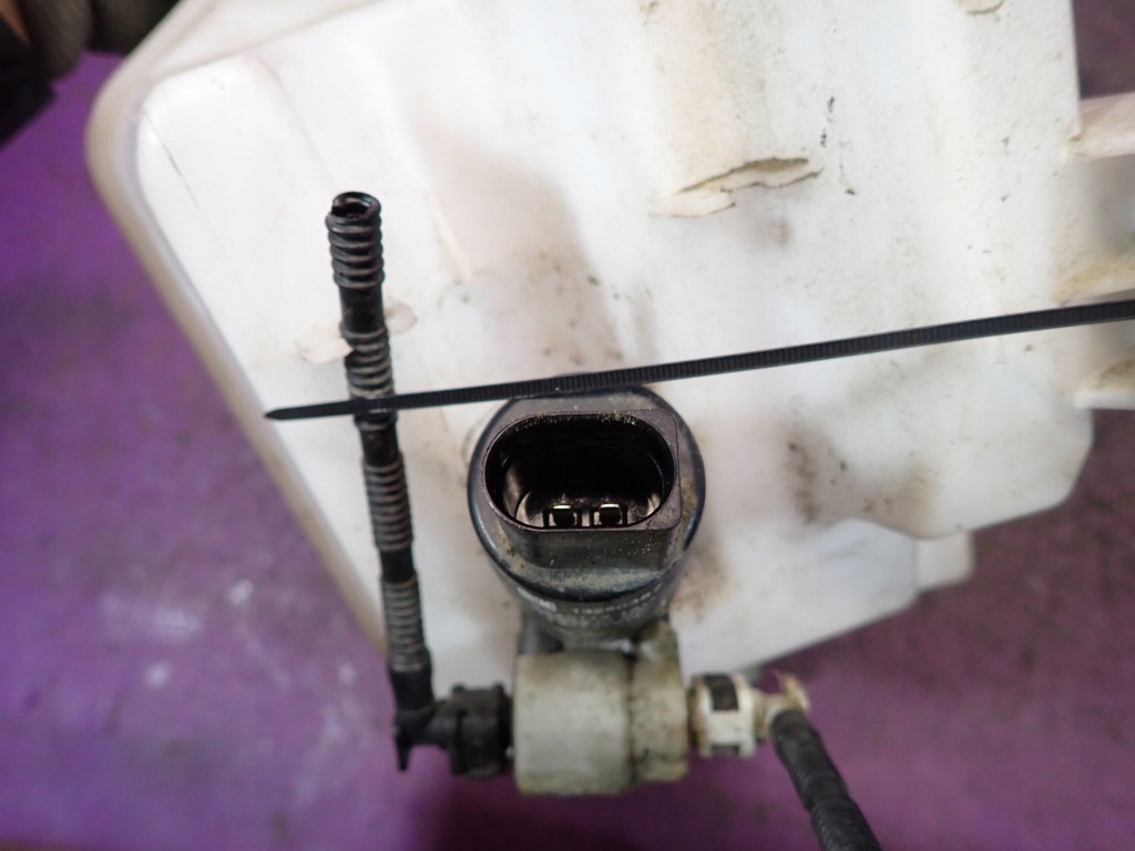 фото №8, Corsa e 14-20 бачок омывателя помпа 39015511 39015512 39015513