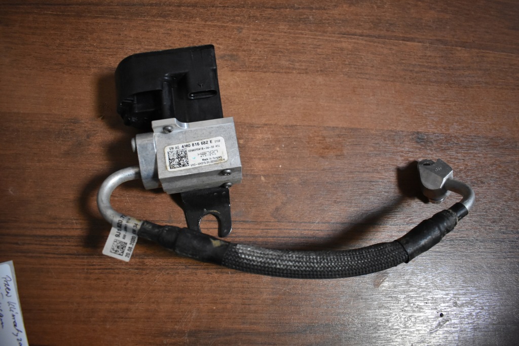 фото №1, Idealny шланг кондиционера porsche taycan 1